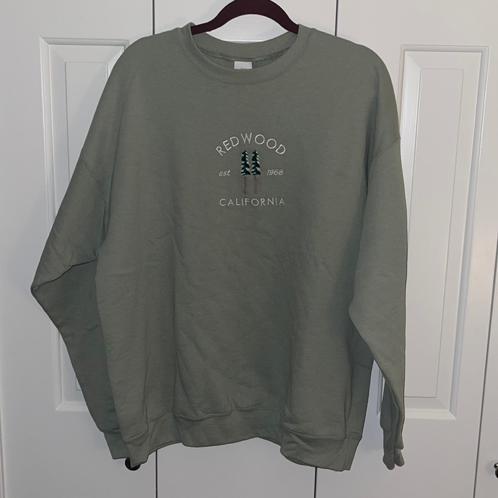 GREEN CREWNECK
